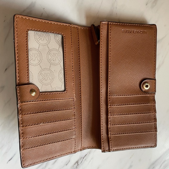 Michael Kors Wallet - Picture 2 of 3